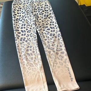 Noire Blanc cheetah leggings